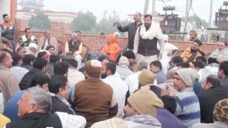 मतदाताओं का बड़ा फैसला: पंचायत चुनाव में शराब बांटने वाले प्रधान प्रत्याशी का होगा सामाजिक बहिष्कार