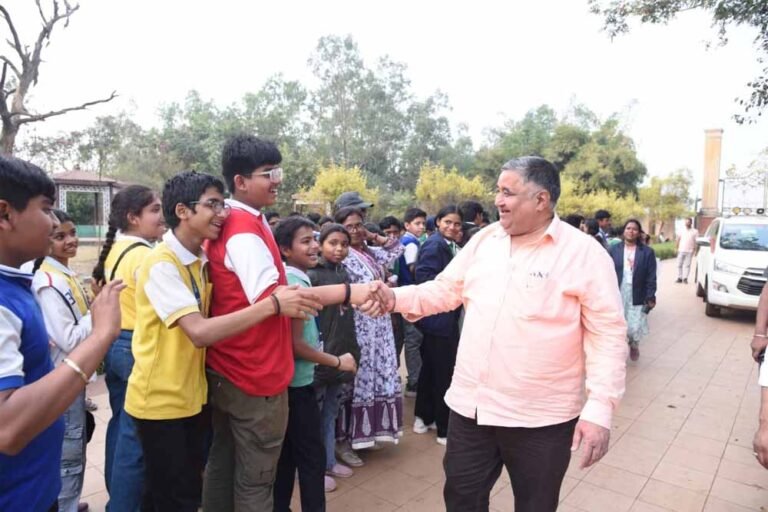 पर्यटन एवं संस्कृति मंत्री  राजेश अग्रवाल ने नंदनवन जंगल सफारी का किया निरीक्षण