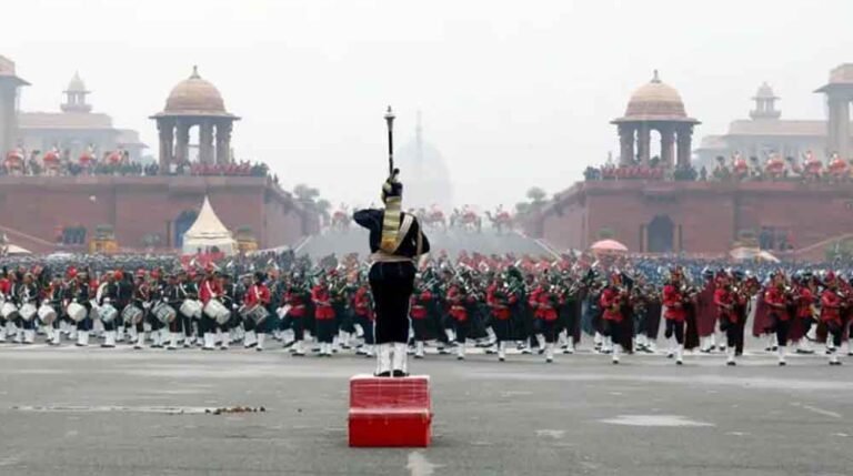 राष्ट्रपति द्रौपदी मुर्मु ने सैनिकों से की विशेष मुलाकात, गणतंत्र दिवस परेड के प्रतिभागियों को दिया सम्मान