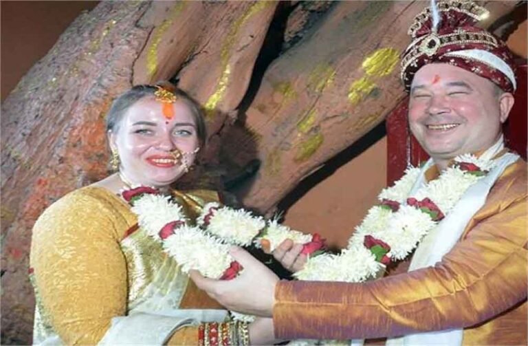 गंगा किनारे विदेशी आस्था की मिसाल: रूसी जोड़े ने अपनाया सनातन मार्ग, वैदिक रीति से हुआ विवाह