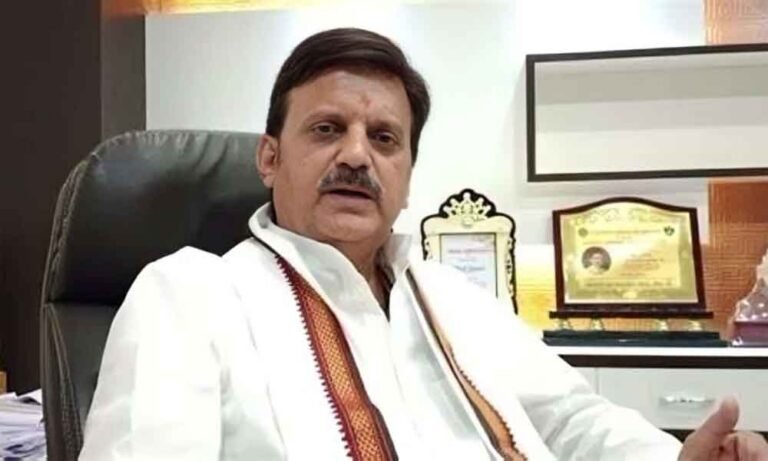 स्वास्थ्य व्यवस्था को मजबूती देने की तैयारी, राजेंद्र शुक्ला ने मांगी चिकित्सक व पैरामेडिकल स्टाफ की जल्द भर्ती