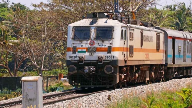 माघ मेला-2026 को लेकर रेलवे का बड़ा इंतजाम, प्रयाग स्टेशन पर कई ट्रेनों को अस्थायी ठहराव