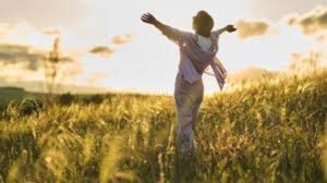 अपने नजरिए को बदलकर मुश्किलों को आसान बनाने का प्रभावी तरीका