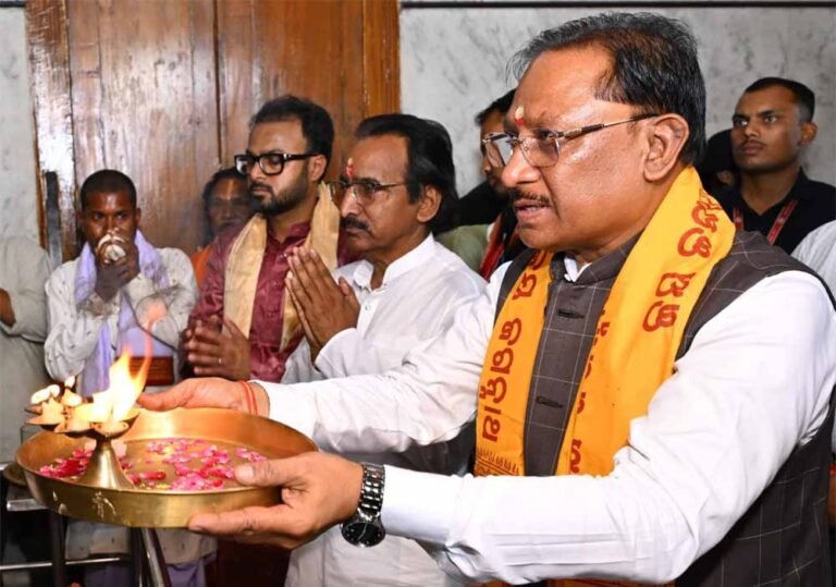सीएम विष्णु देव साय ने जगन्नाथ मंदिर में टेका माथा, प्रदेश की सुख-समृद्धि की कामना