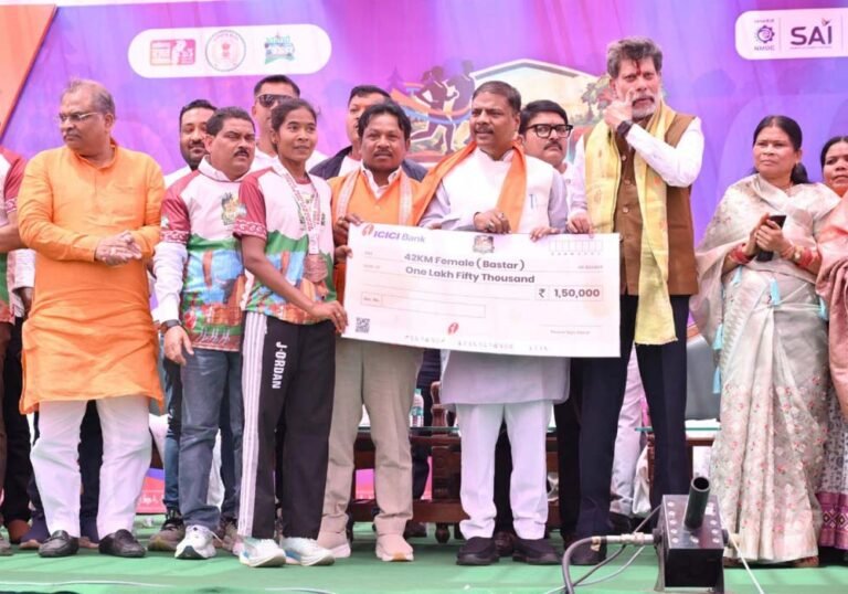 कुसुम ने दृढ़ इच्छाशक्ति और कठिन परिश्रम से बस्तर हेरिटेज मैराथन में लहराया जीत का परचम