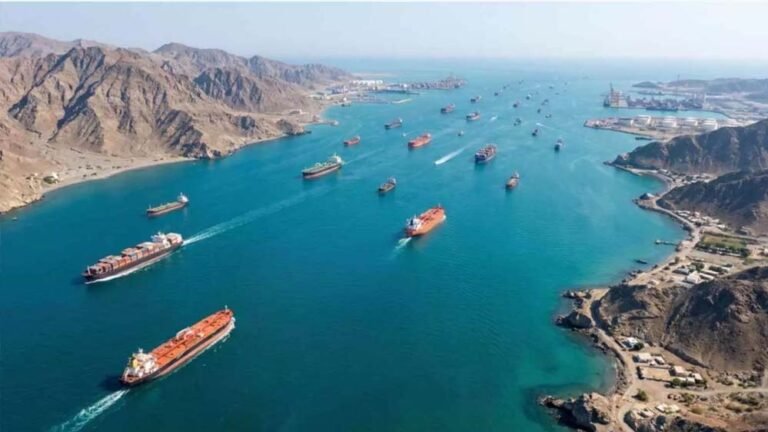 यू-टर्न की खबर: अमेरिका पीछे हटा, ईरान की चेतावनी के बीच होर्मुज में टैंकरों की गति पर असर