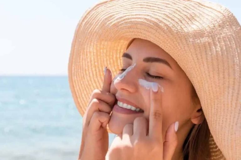क्या घर में रहकर भी लगानी चाहिए सनस्क्रीन? एक्सपर्ट्स बताते हैं क्यों है ये जरूरी