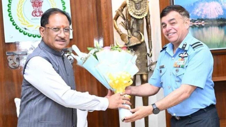 नक्सलवाद पर CM साय का बड़ा बयान: NDC अधिकारियों संग चर्चा में ‘डबल इंजन’ की सफलता का जिक्र