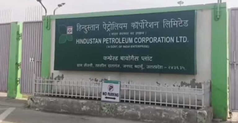 दो अफसरों की हत्या से मचा हड़कंप: बदायूं में 85 कर्मचारियों की नौकरी गई