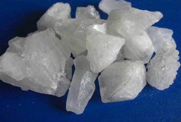 अमावस्या की रात करें फिटकरी का यह चमत्कारी उपाय, तिजोरी में आएगी बरकत
