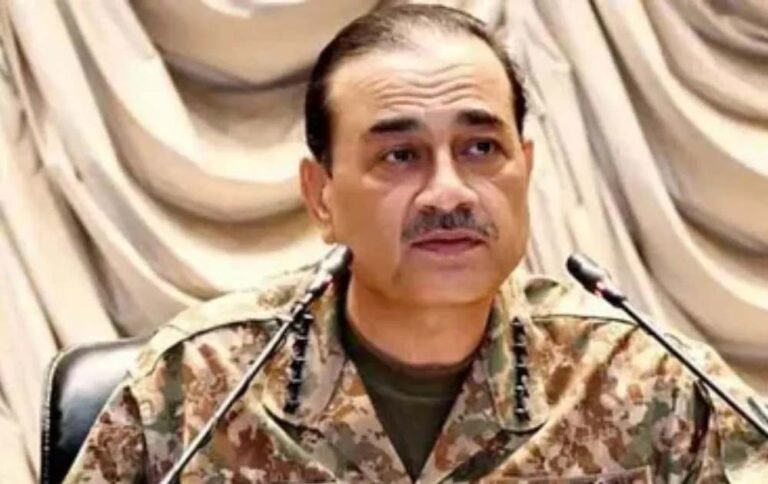 पाकिस्तान में शिया-सुन्नी विवाद के बीच मुनीर की सांसें फूलीं, उलेमाओं से मिले