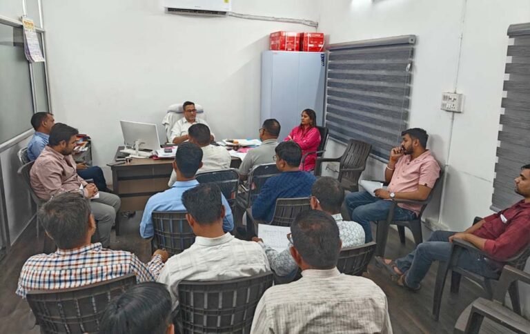 नगर निगम अपर आयुक्त विनोद पाण्डेय ने जोन 8 में राजस्व वसूली की गहन समीक्षा की