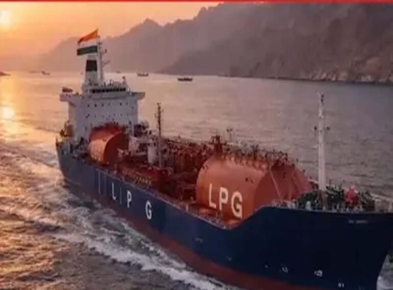 अमेरिकी अधिकारी ने किया बड़ा ऐलान, ‘3-4 दिन में बंदरगाहों तक पहुंचेगा तेल-गैस