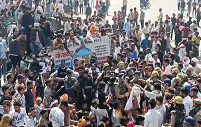 मथुरा में ईद पर हिंसा, गौ-सेवक की मौत से भड़का गुस्सा, दिल्ली-आगरा हाईवे जाम, पुलिस ने चलाईं रबड़ गोलियां