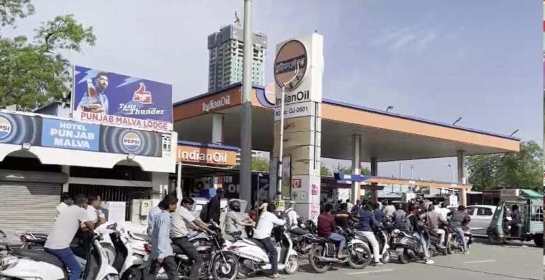 आगर मालवा, इंदौर और मंदसौर में तेल शॉर्टेज की अफवाहें, पेट्रोल पंपों पर लोगों की भारी भीड़