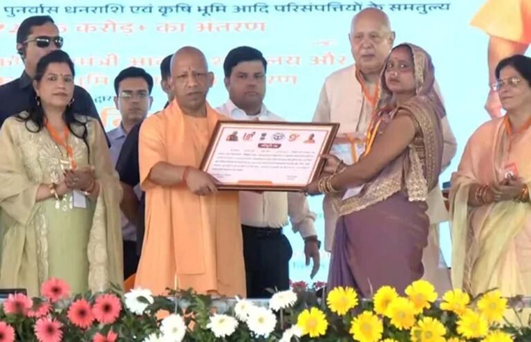 जब सेवा व संवेदना शासन का हिस्सा बनती हैं, तब बनता है गरीब का मकान: मुख्यमंत्री योगी आदित्यनाथ