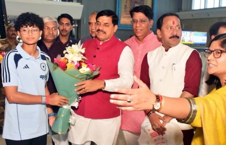 टीम इंडिया की शान बनेंगी MP की बेटी अनुष्का, CM मोहन यादव और कलेक्टर ने किया स्वागत