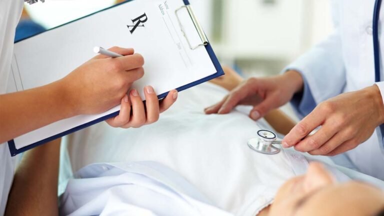 एमपी में इलाज के खर्चे के मुकाबले केरल से 4 गुना सस्ते, बावजूद इसके 43% लोग खुद कर रहे हैं ट्रीटमेंट का खर्च