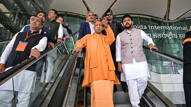 जेवर की गलियों में गूंजा, मुख्यमंत्री योगी आदित्यनाथ पर रचित गीत