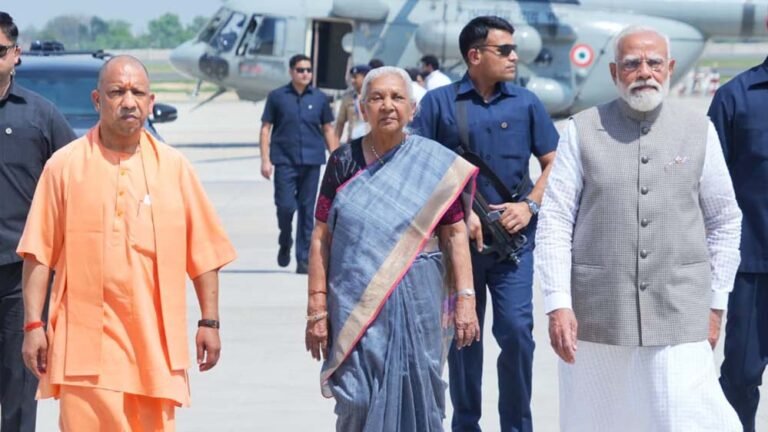 नोएडा इंटरनेशनल एयरपोर्ट के उद्घाटन पर राजकीय वायुयान ने भरी पहली उड़ान