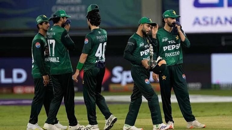 भारत से हार के बाद पाकिस्तान के खिलाड़ियों पर 50 लाख का जुर्माना, नकवी का गुस्सा उबाल पर