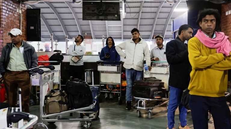 मिडिल ईस्ट संकट: एयरस्पेस बंद, सैकड़ों फ्लाइट्स कैंसिल और डायवर्ट