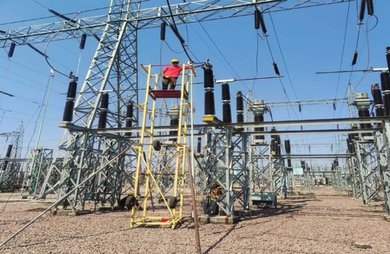 सब-स्टेशन मेंटेनेंस के लिए 36 फीट ऊँचाई का मैन लिफ्टर, इन-हाउस डिज़ाइन और निर्माण