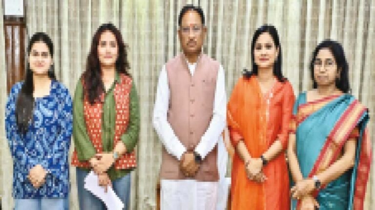 साय ने महिला पत्रकारों से साझा किया: पिता की मौत के बाद मां ने की दोनों की जिम्मेदारी पूरी