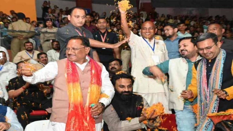 ‘बिगेस्ट भजन क्लबिंग’ कार्यक्रम में सीएम साय बोले– ‘युवाओं को अध्यात्म से जोड़ने का अभिनव प्रयास’