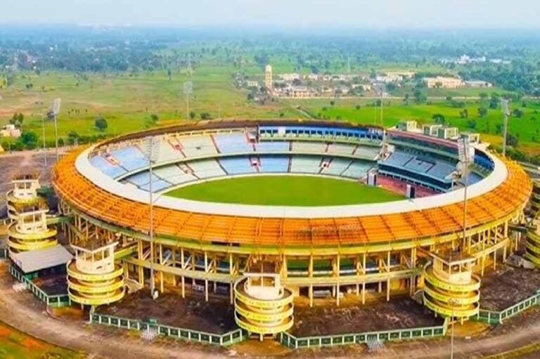 IPL का बड़ा मुकाबला रायपुर में: KKR-RCB मैच में शाहरुख खान की एंट्री तय!