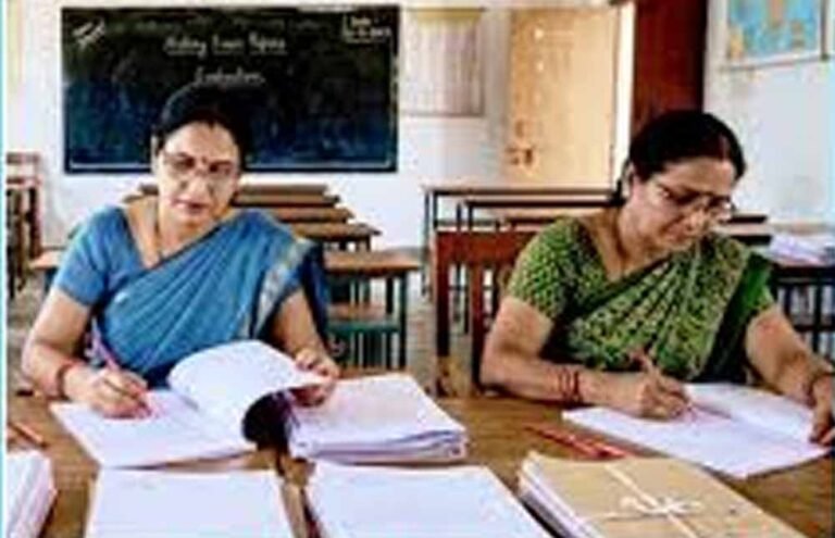 एग्जाम कॉपी जांच का दूसरा फेज: 25 हजार उत्तर पुस्तिकाएं पहुंचीं, 300 टीचर कर रहे मूल्यांकन