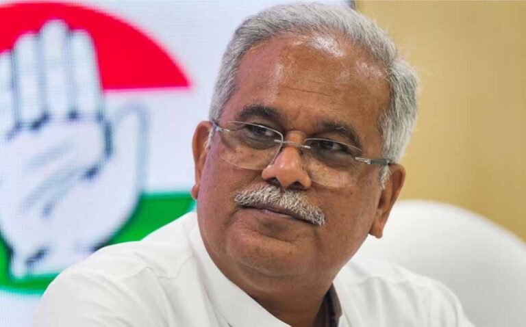 Fuel Tax Row: भूपेश का बयान- कटौती बेअसर, वित्त मंत्री ने कांग्रेस के पुराने फैसलों पर उठाए सवाल