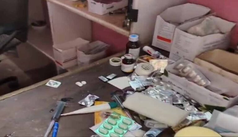 Illegal Clinics Crackdown: जांच टीम का एक्शन, दो क्लीनिक सील और दवाइयों की जब्ती