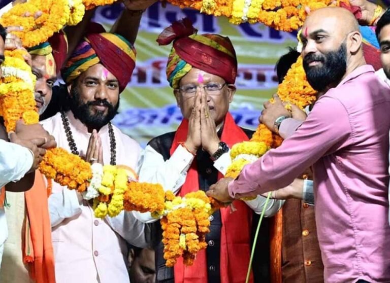 समाज के लिए सामुदायिक भवन हेतु 50 लाख और पारागांव में सीसी रोड निर्माण के लिए 20 लाख रुपये देने की घोषणा