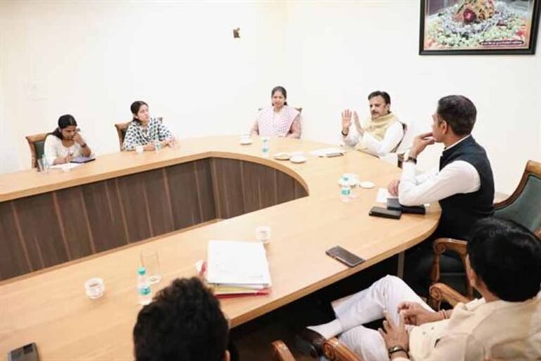 उप मुख्यमंत्री शुक्ल ने की निर्माण कार्यों की समीक्षा