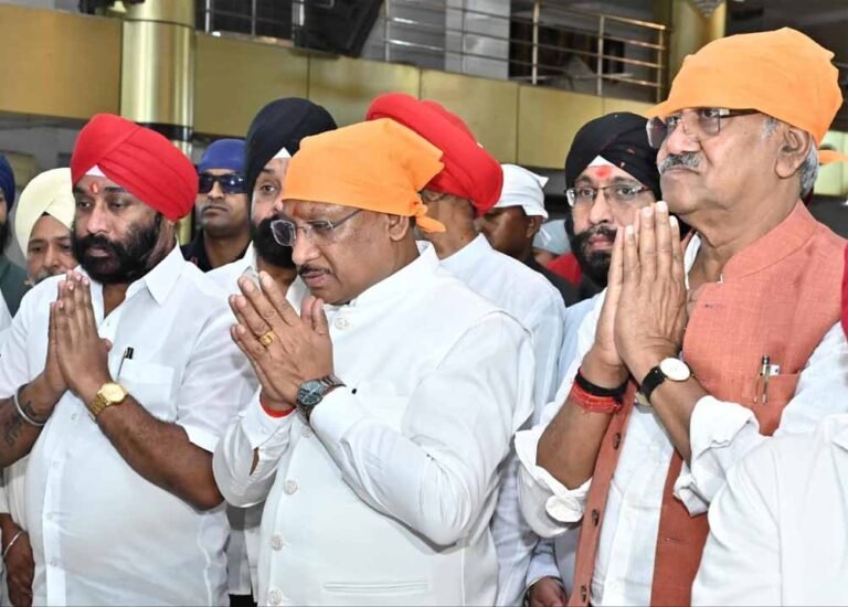 मुख्यमंत्री  साय ने होला मोहल्ला के लिए संगत बसों को हरी झंडी दिखाकर किया रवाना