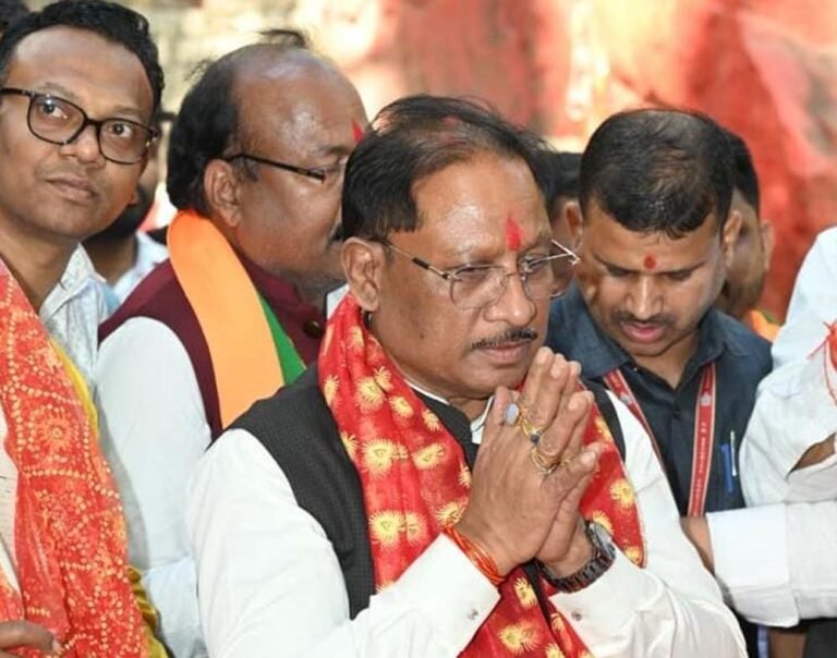 मुख्यमंत्री का कुदरगढ़ी माता मंदिर दौरा: पूजा कर प्रदेश की खुशहाली की प्रार्थना