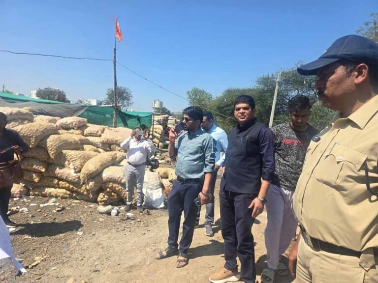 प्रशासन की बड़ी कार्रवाई: महू के कोदरिया में अवैध आलू चिप्स फैक्ट्रियां पकड़ी गईं, तीन यूनिट सील