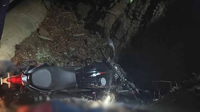 खस्ताहाल पुल बना मौत का जाल: तेज रफ्तार बाइक गिरने से 4 युवकों की जान गई