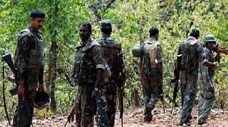 छत्तीसगढ़ के मोहला-मानपुर में मुठभेड़, सुरक्षाबलों की घेराबंदी से नक्सली फरार; रायफल और सामग्री बरामद