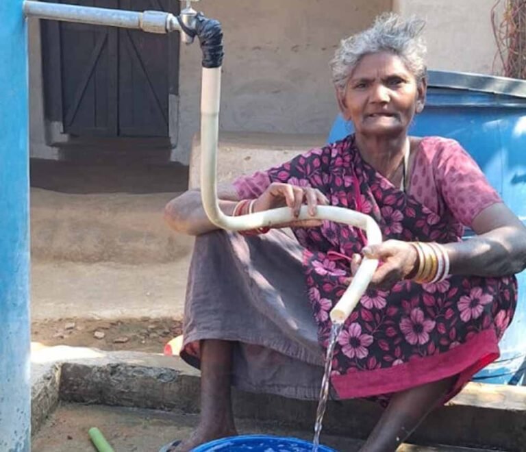 पानी की जंग से मिली आज़ादी: जल जीवन मिशन ने बदली फुलमत बाई की तकदीर