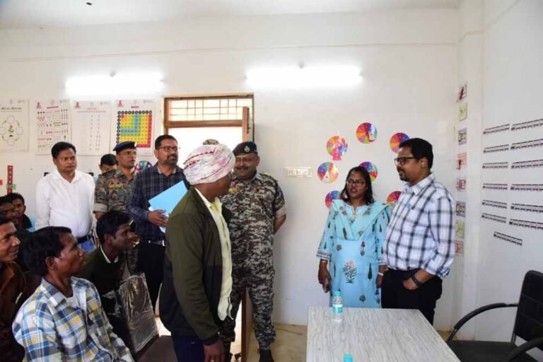 पुनर्वास केंद्र पहुंचे अपर मुख्य सचिव मनोज पिंगुआ, सुविधाओं और योजनाओं की समीक्षा