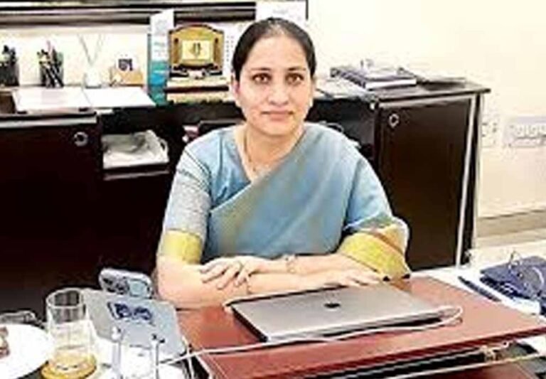 Rajasthan IPS Nitya: सादगी से जीता दिल, चौकी छोड़ जमीन पर खड़े होकर लिया सम्मान