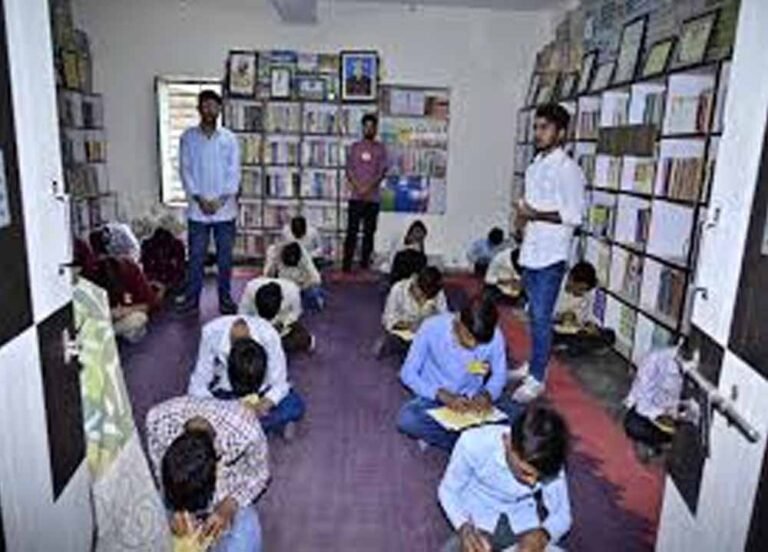 कोटा को टक्कर दे रहा बाड़मेर, मुफ्त कोचिंग और मोबाइल बैन से छात्रों को मिल रही बेहतर तैयारी