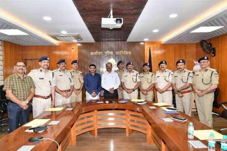 पुलिस भर्ती होगी और पारदर्शी: DGP कैलाश मकवाणा ने अफसरों संग की अहम समीक्षा