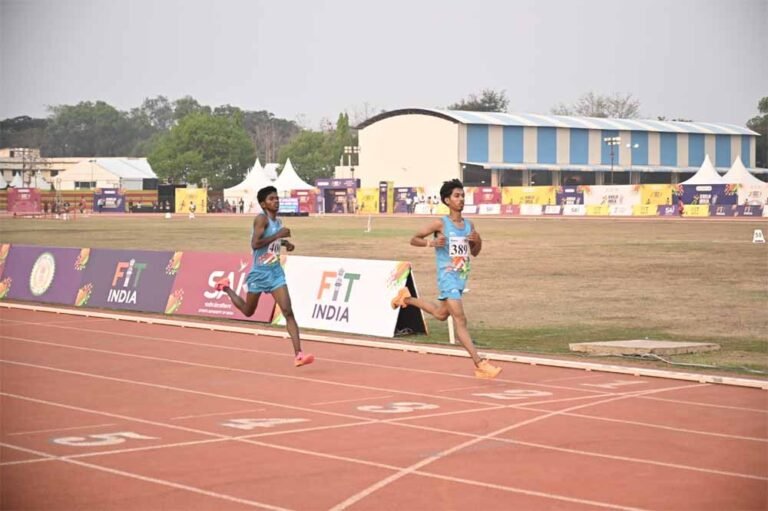 सूरज नासिक में रहते हैं और ट्रेनिंग का खर्च हर महीने 2-3 दौड़ों में भाग लेकर मिलने वाली इनामी राशि से निकालते हैं