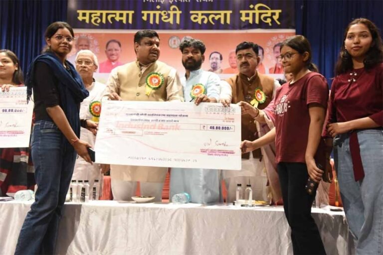 9556 श्रमिकों को विभिन्न योजनाओं के तहत 10 करोड़ 42 लाख रुपये से अधिक की सहायता