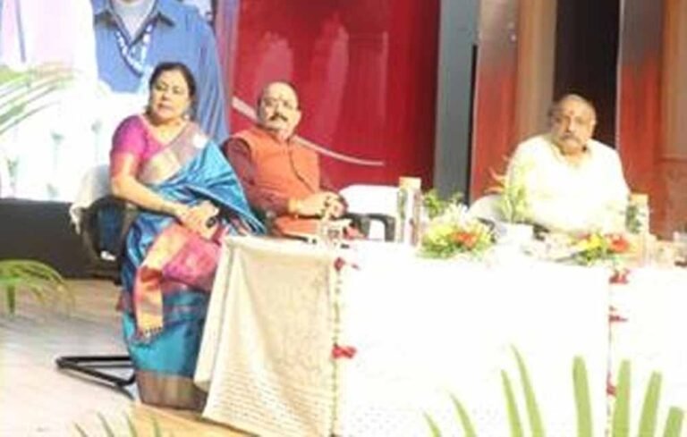 सरोजिनी नायडू महाविद्यालय के वार्षिक उत्सव में हुए शामिल