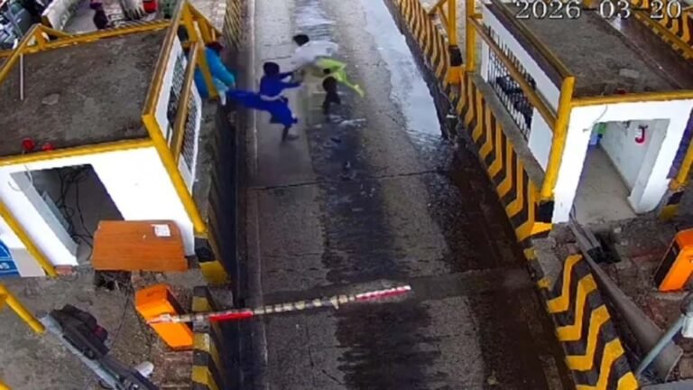 टोल प्लाजा पर हिंसा: सिवनी में निहंग सिखों का हमला, रोकने पर कर्मचारियों की बेरहमी से पिटाई