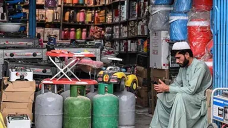 ईरान के हफ्ते भर के संकट के बीच कच्चे तेल की कीमतों में उछाल